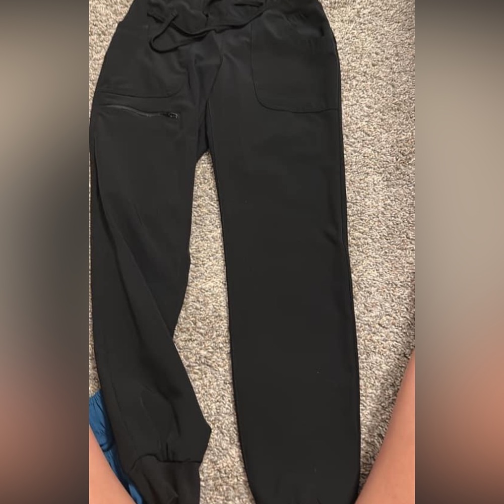 XS Shirt, Small Pants. HeartSoul Black Women's Scrubs